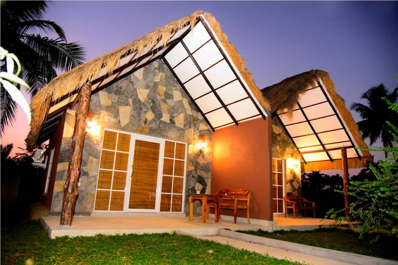 Coco Village Hotel Chilaw Bangadeniya Екстериор снимка